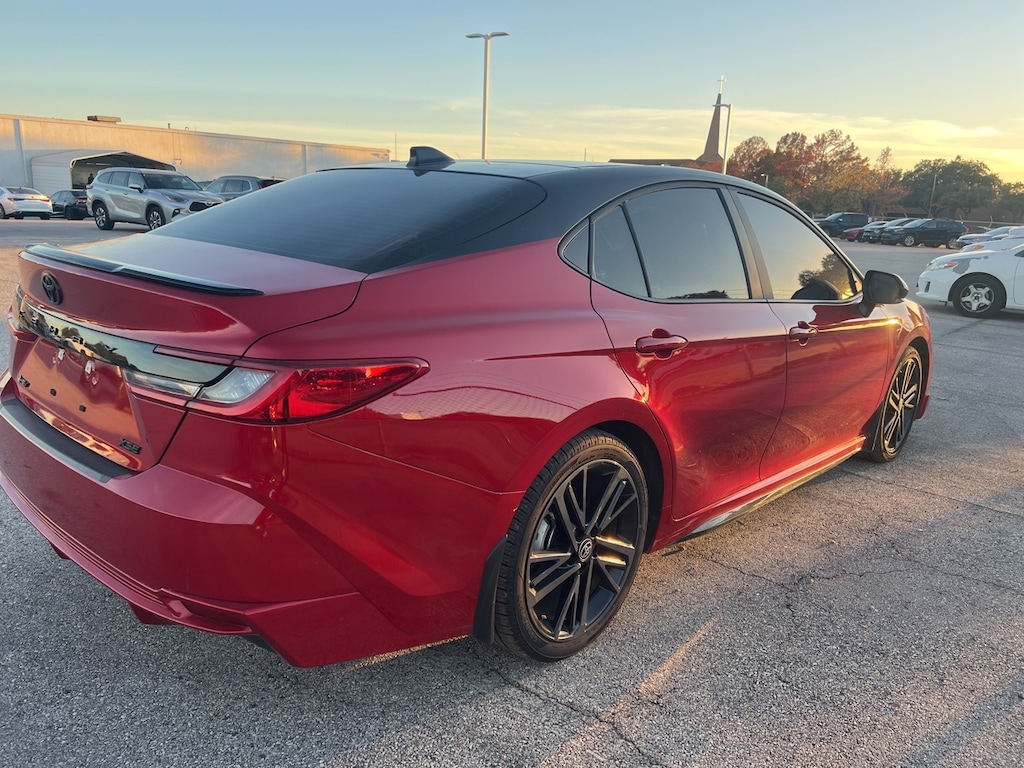 Used 2025 Toyota Camry XSE w/Two-Tone Exterior/Panoramic Glass Roof Sedan