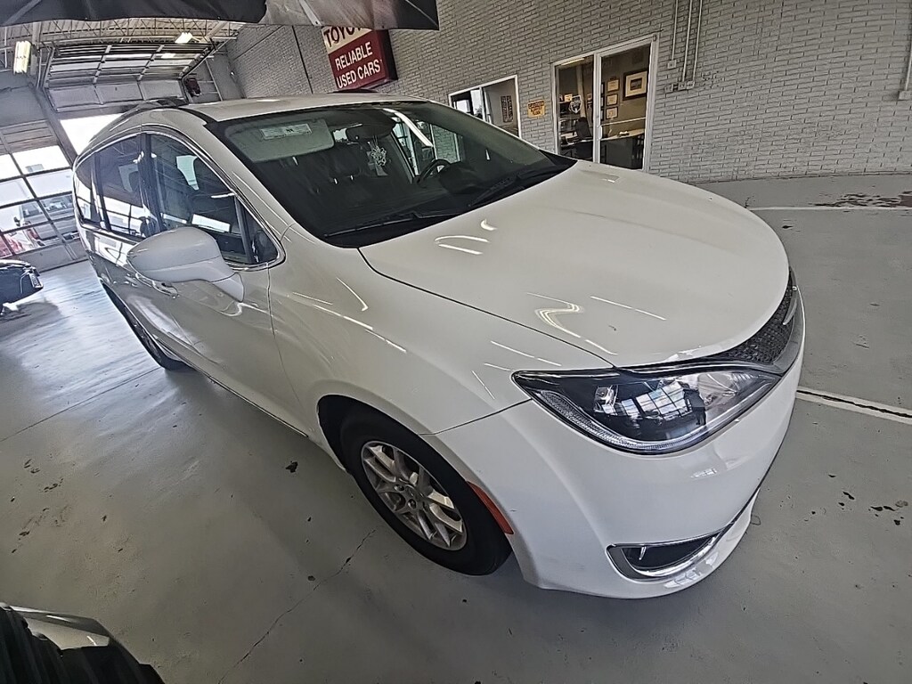 Used 2020 Chrysler Pacifica Touring L w/17-in Alloy/Black Leather Van Passenger Van
