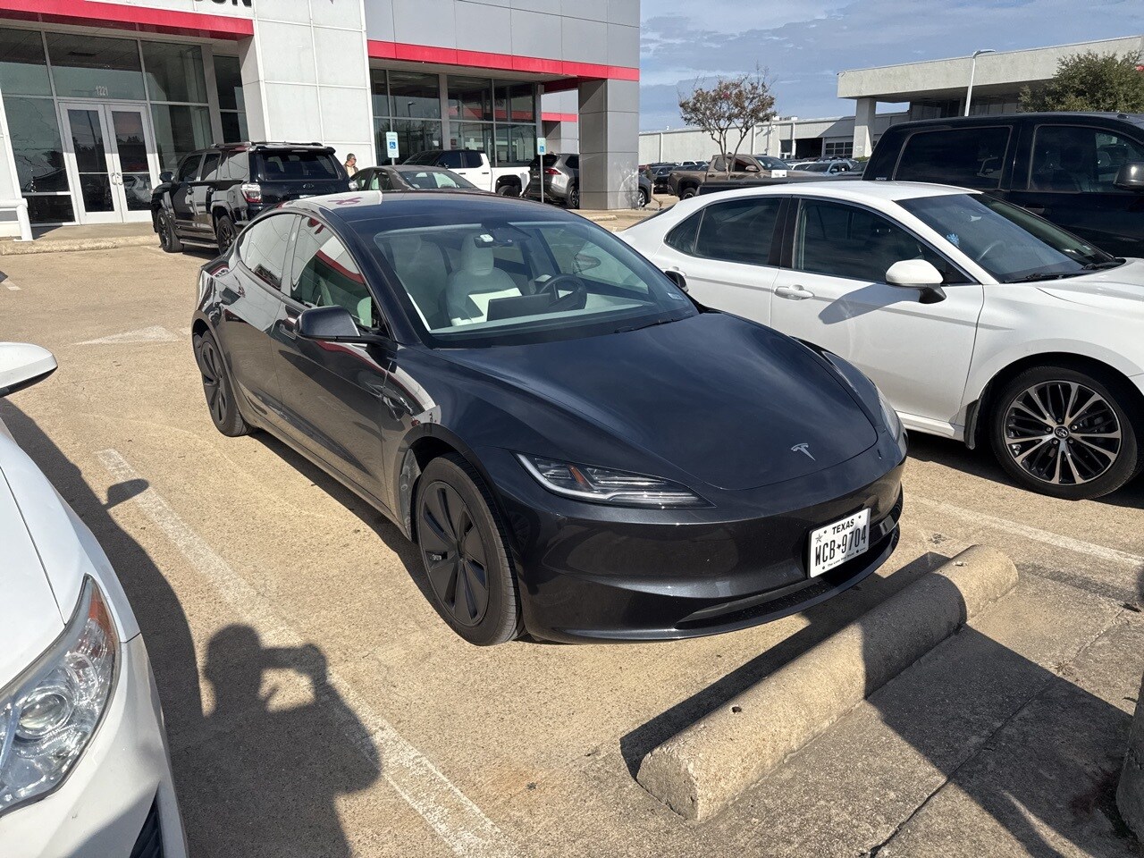 2025 Tesla Model 3 Long Range photo 2