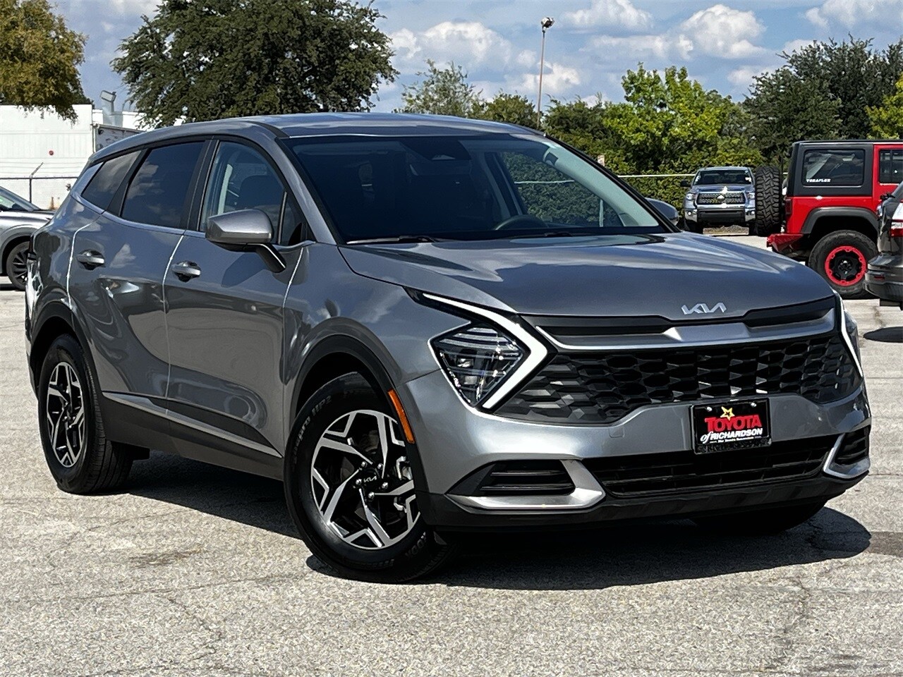 2024 Kia Sportage LX photo 2
