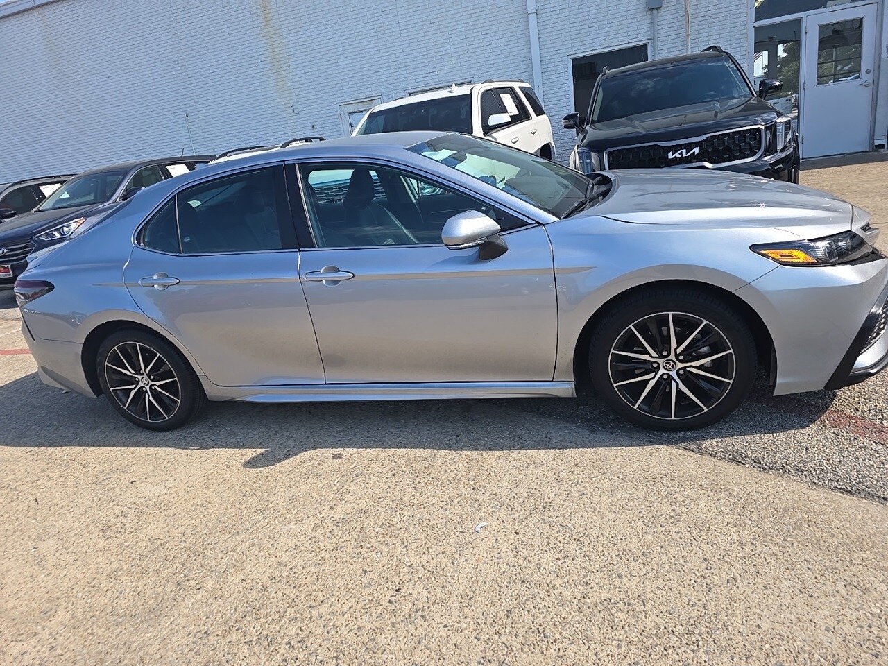 2023 Toyota Camry SE photo 4