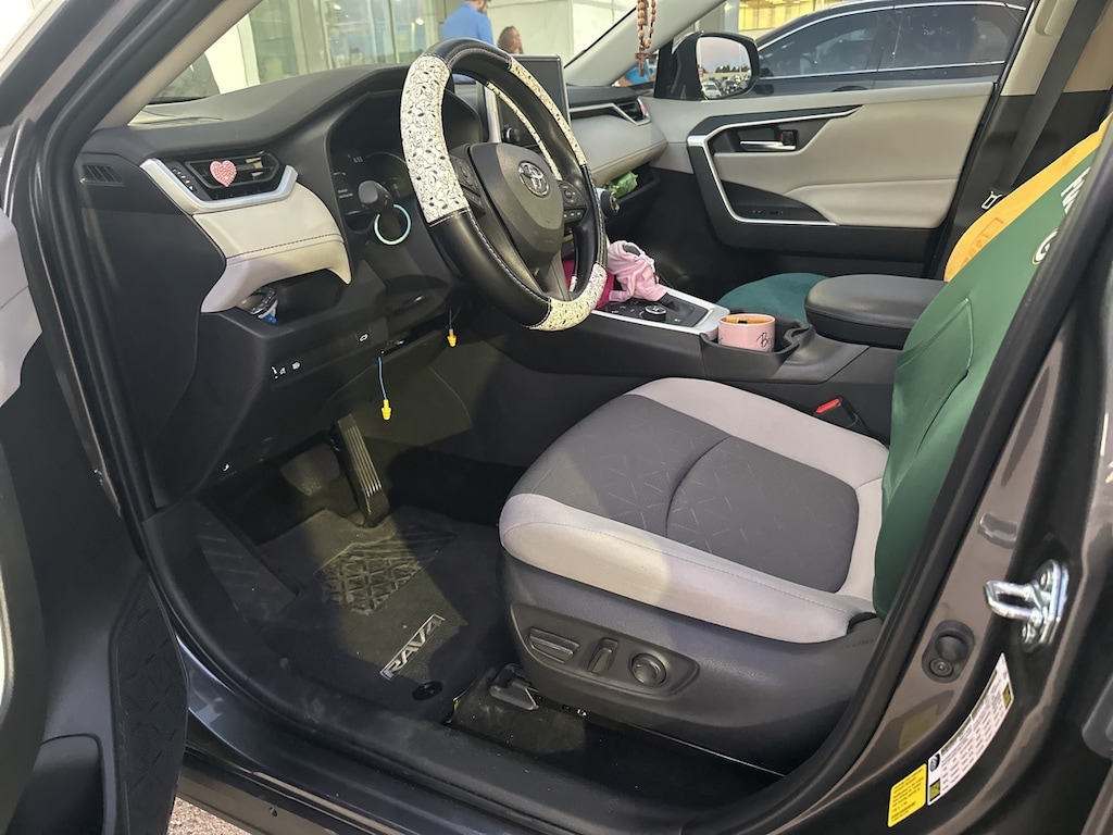 Used 2025 Toyota RAV4 Hybrid XLE w/Sunroof/17-in Alloy Wheels SUV