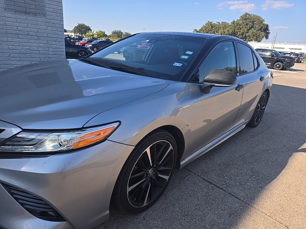 Used 2020 Toyota Camry XSE w/Bi-Tone Exterior/Panoramic-Roof Sedan