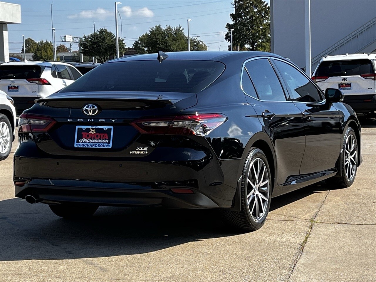 2024 Toyota Camry Hybrid XLE photo 3