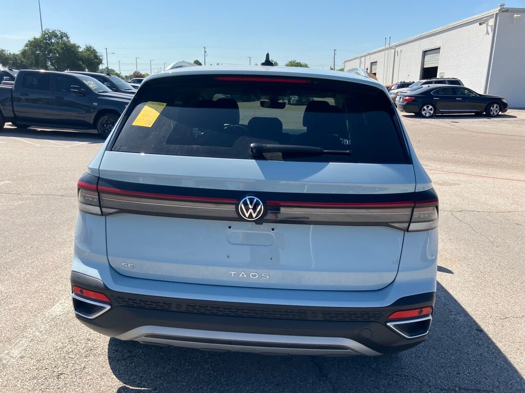 Used 2025 Volkswagen Taos 1.5T SE w/18-in 2-Tone Machined Alloy SUV