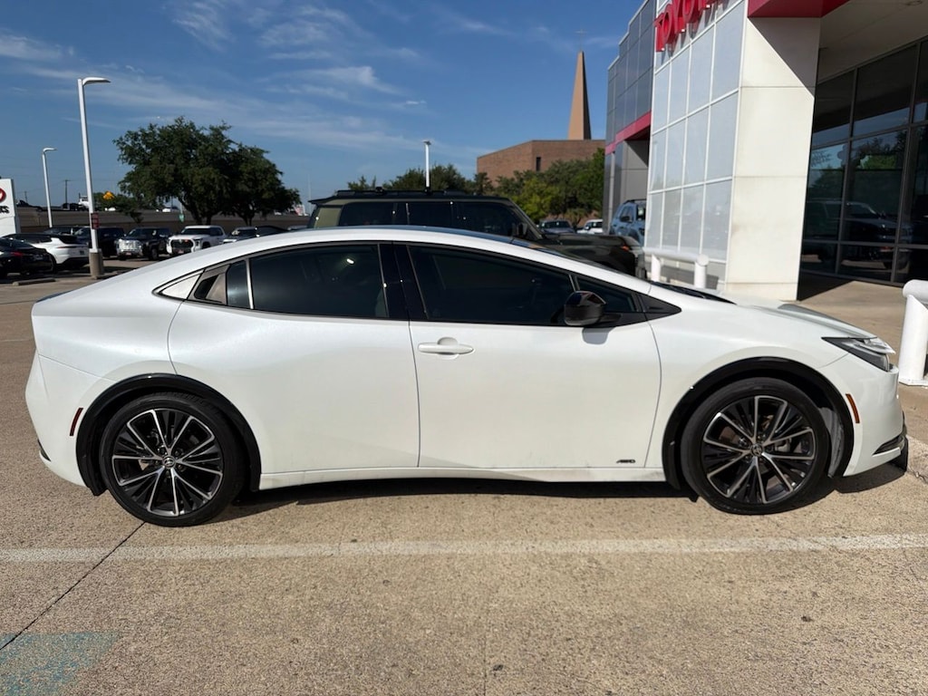 Used 2024 Toyota Prius XLE w/Panoramic Fixed Glass Roof/Leather/19-in All Hatchback