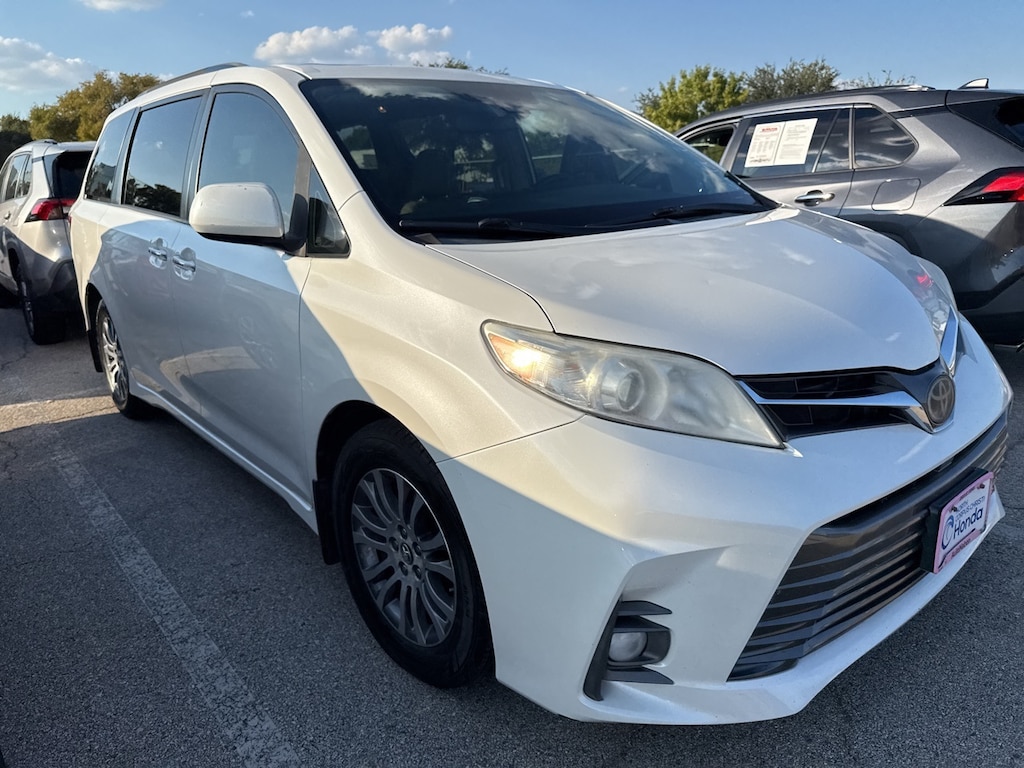 Used 2020 Toyota Sienna XLE w/Entune 3.0 Audio Plus w/App Suite Van