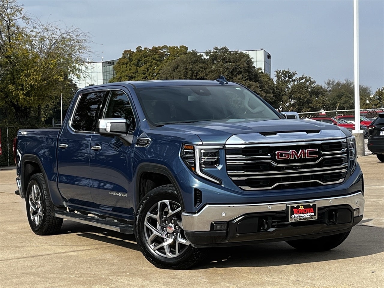 2024 GMC Sierra 1500 SLT's photo