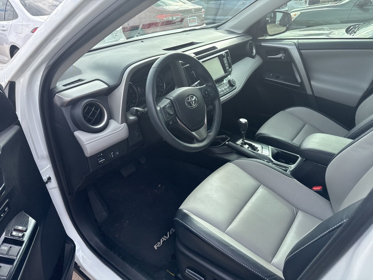 2017 Toyota RAV4 Limited photo 4