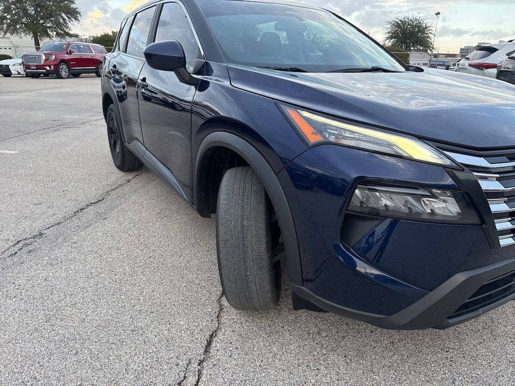 Used 2024 Nissan Rogue SV w/18-in Dark Painted Machine Finished Alloy SUV