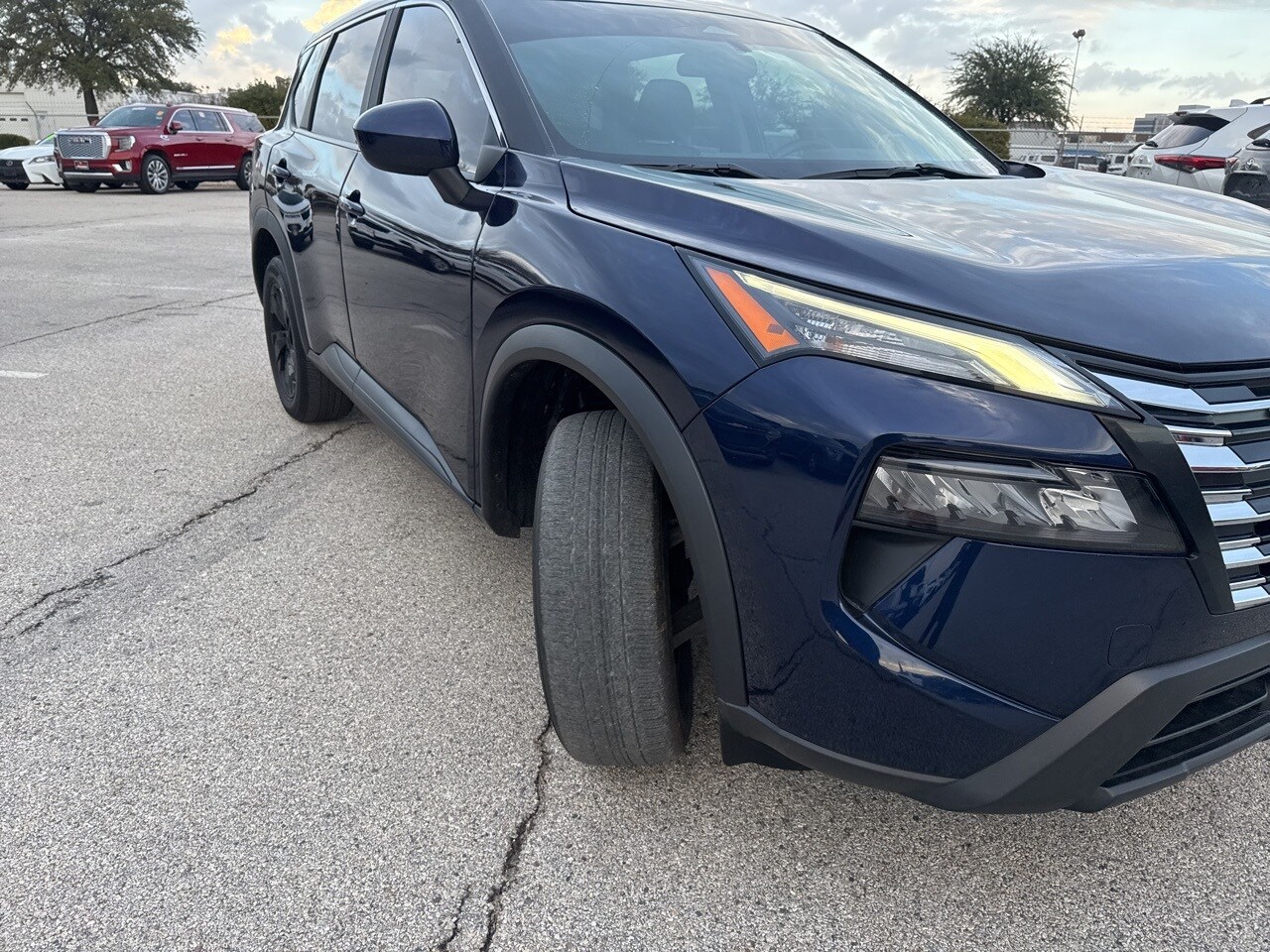 2024 Nissan Rogue SV photo 2