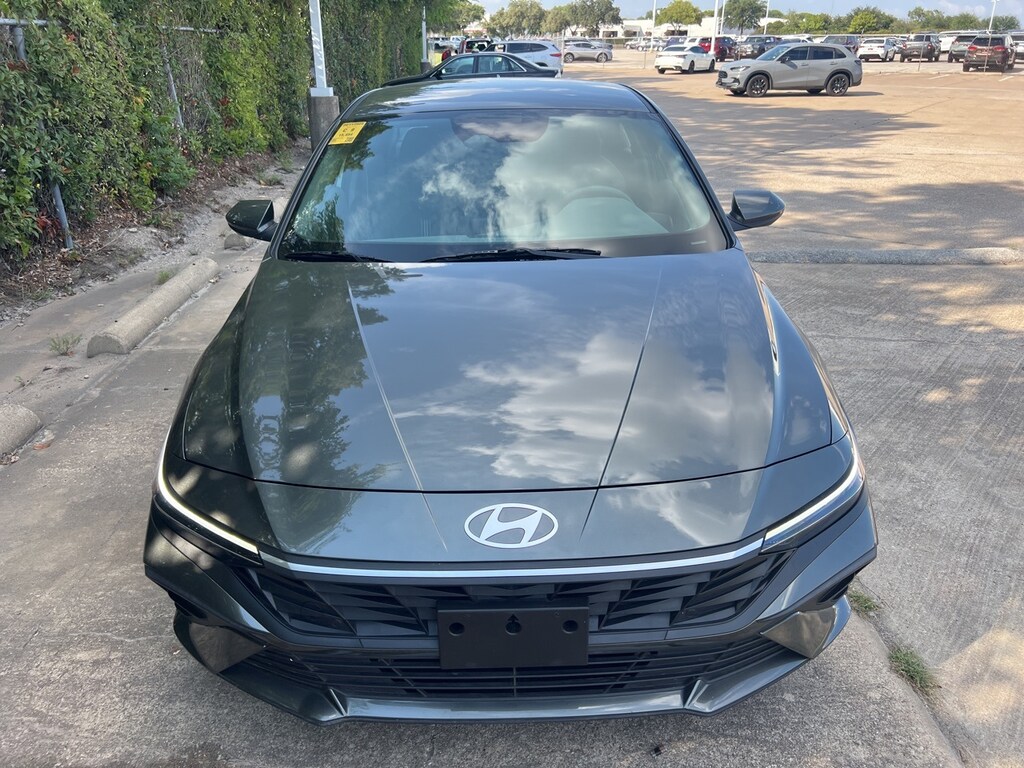 Used 2024 Hyundai Elantra SEL w/Navigation/16-in Alloy Wheels Sedan