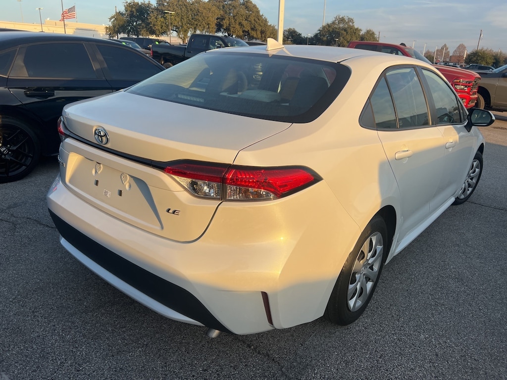 Used 2022 Toyota Corolla LE Sedan