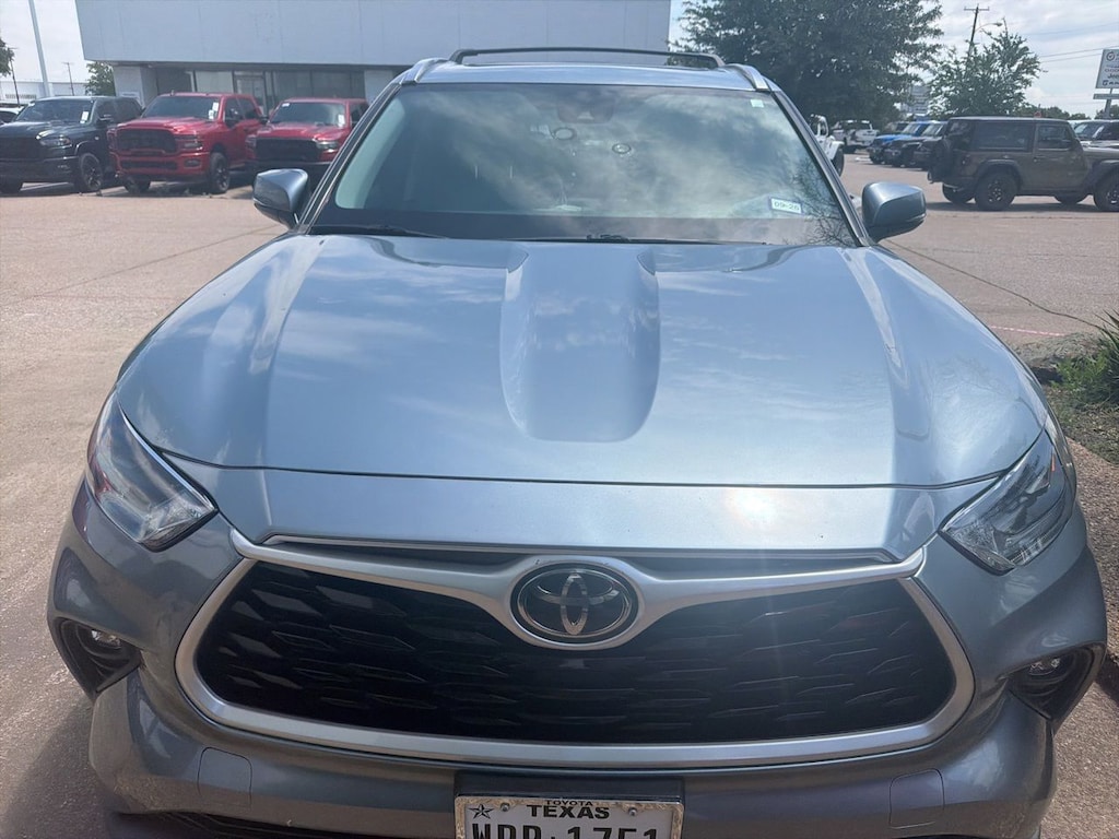 Used 2021 Toyota Highlander XLE w/Sunroof/Leather/18-in Alloy SUV