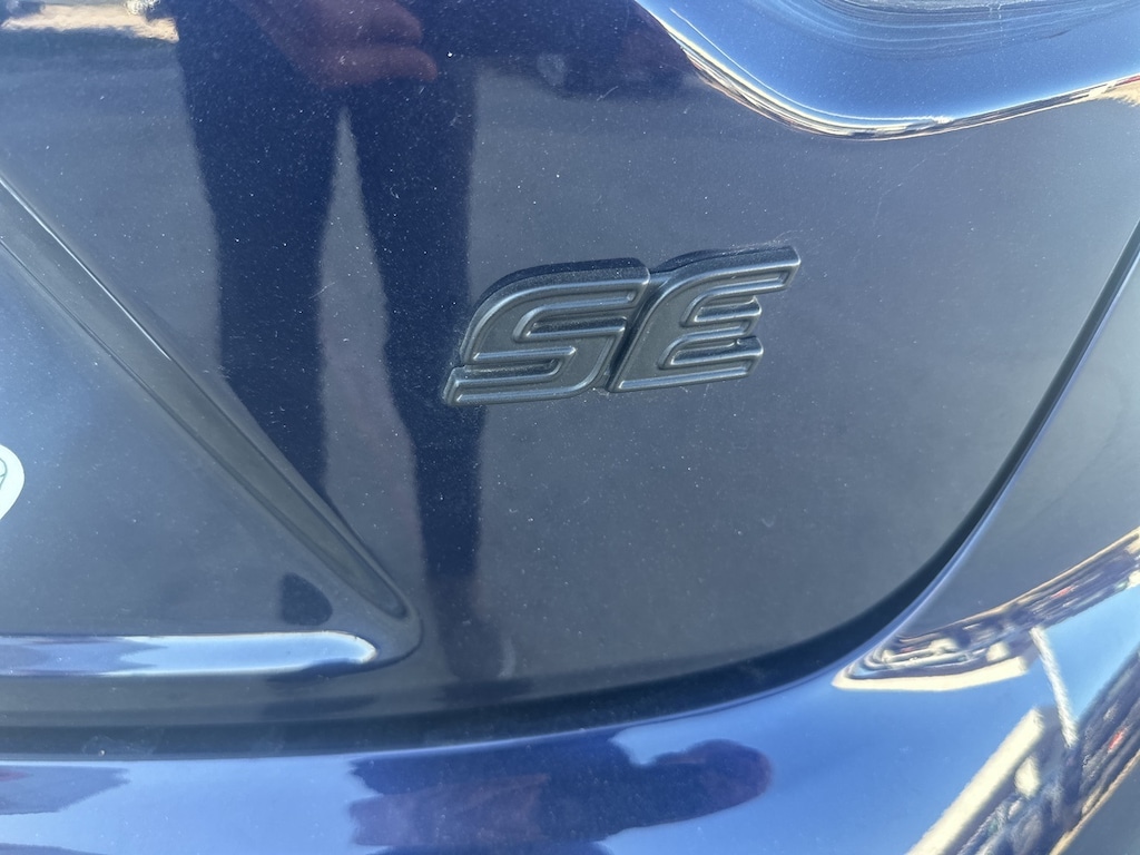 Used 2024 Toyota Corolla SE w/18-Inch Alloy w/Graphite-Colored Finish Sedan