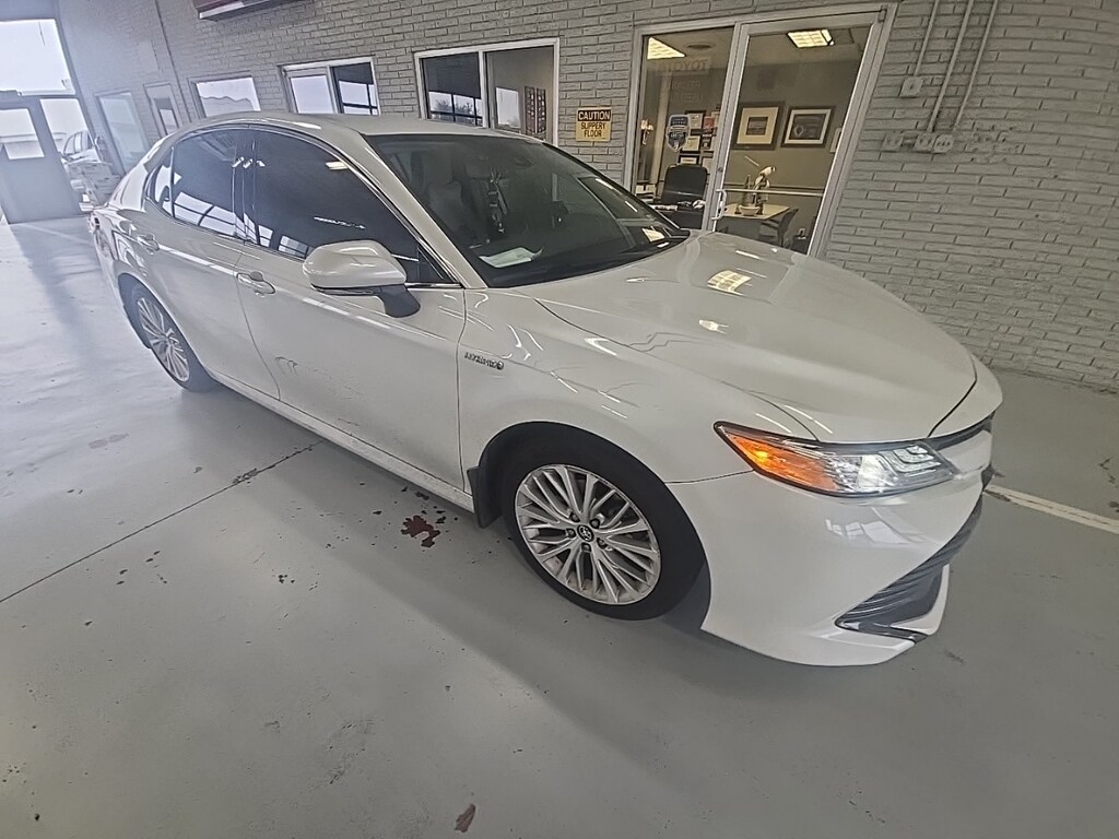 Used 2019 Toyota Camry Hybrid XLE w/Entune 3.0 Audio Plus/18-in Alloy Sedan