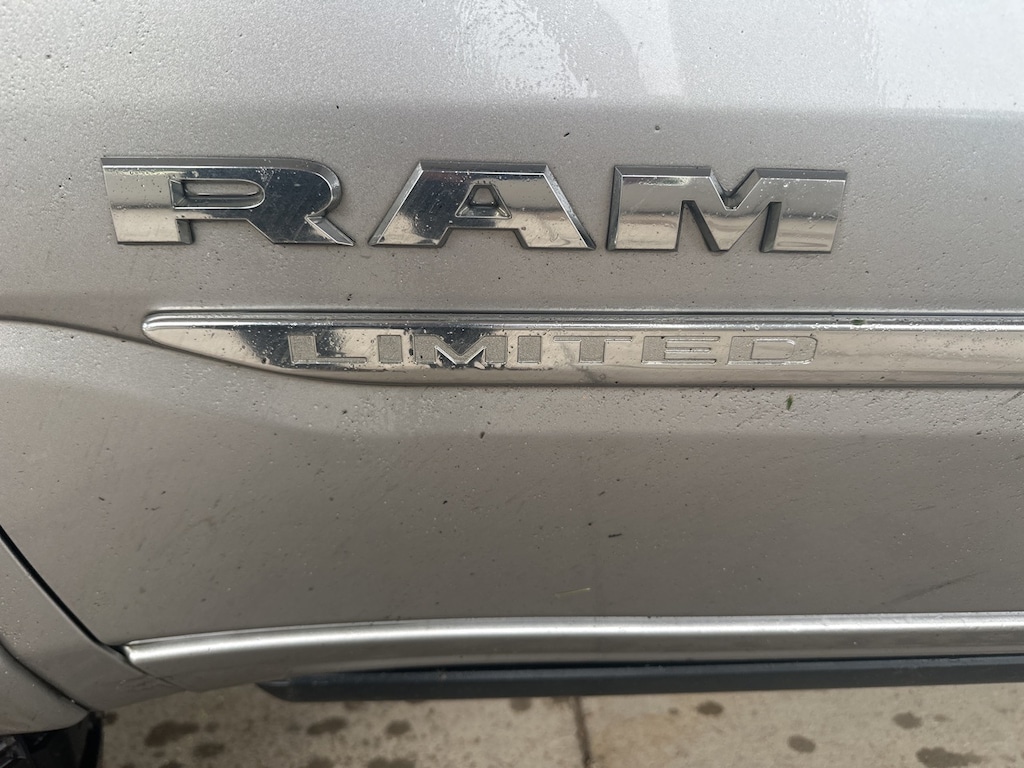 Used 2020 Ram 1500 Limited w/Dual-Pane Panoramic Sunroof Truck Crew Cab