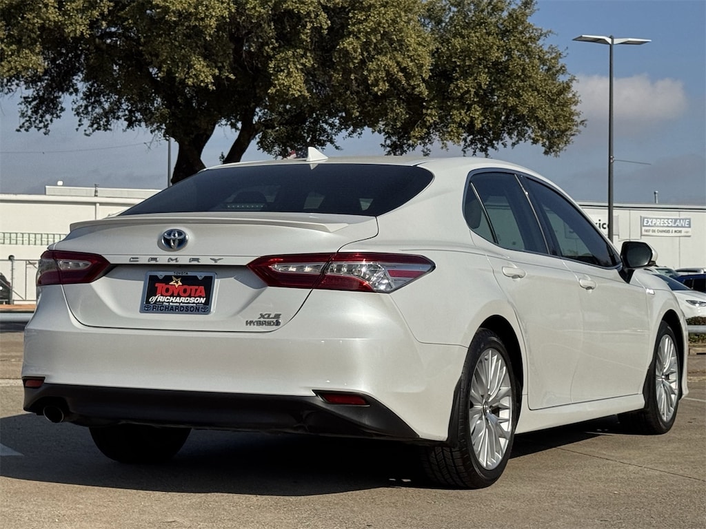Used 2019 Toyota Camry Hybrid XLE w/Entune 3.0 Audio Plus/18-in Alloy Sedan