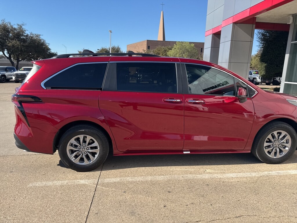 Used 2025 Toyota Sienna XLE 8 Passenger Van Passenger Van