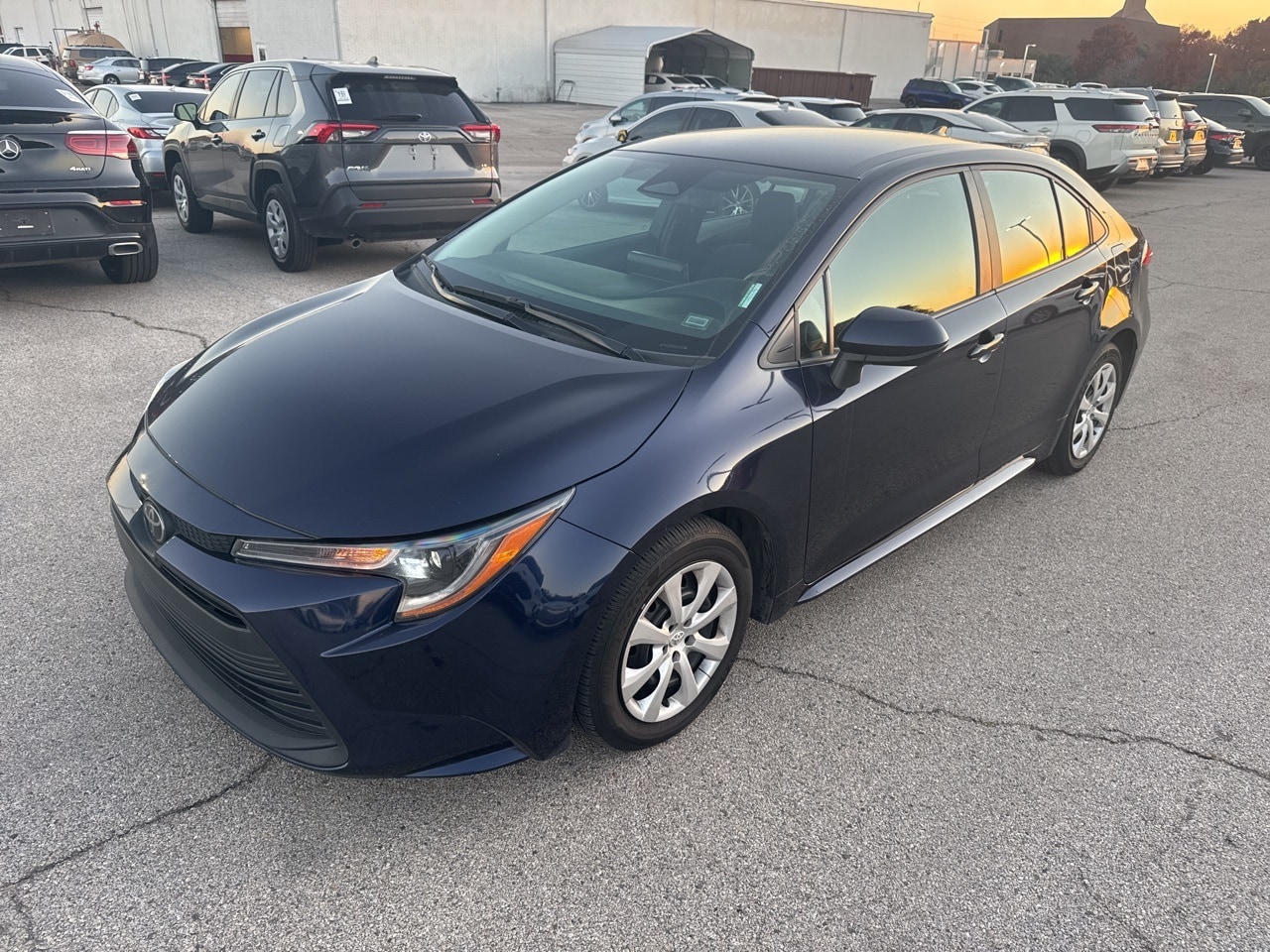 2024 Toyota Corolla LE's photo