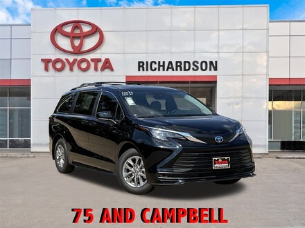 2025 Toyota Sienna LE 8 Passenger Van Passenger Van