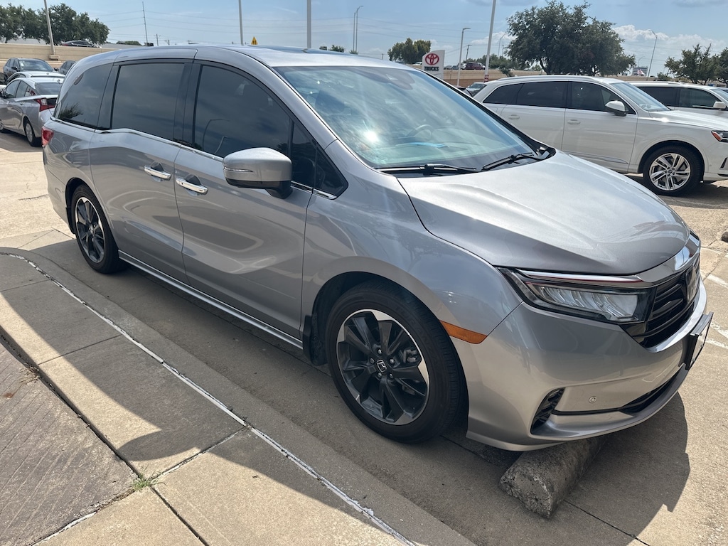 Used 2024 Honda Odyssey Elite w/Navigation/Noonroof/Leather Van