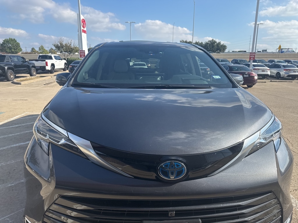 Used 2025 Toyota Sienna Platinum 7 Passenger Van Passenger Van