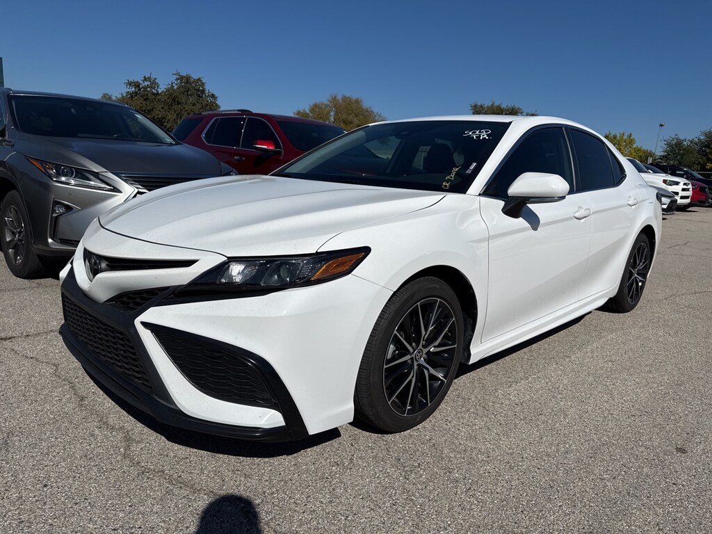 Used 2023 Toyota Camry SE w/18-Inch Alloy Wheels/Apple Carplay Sedan