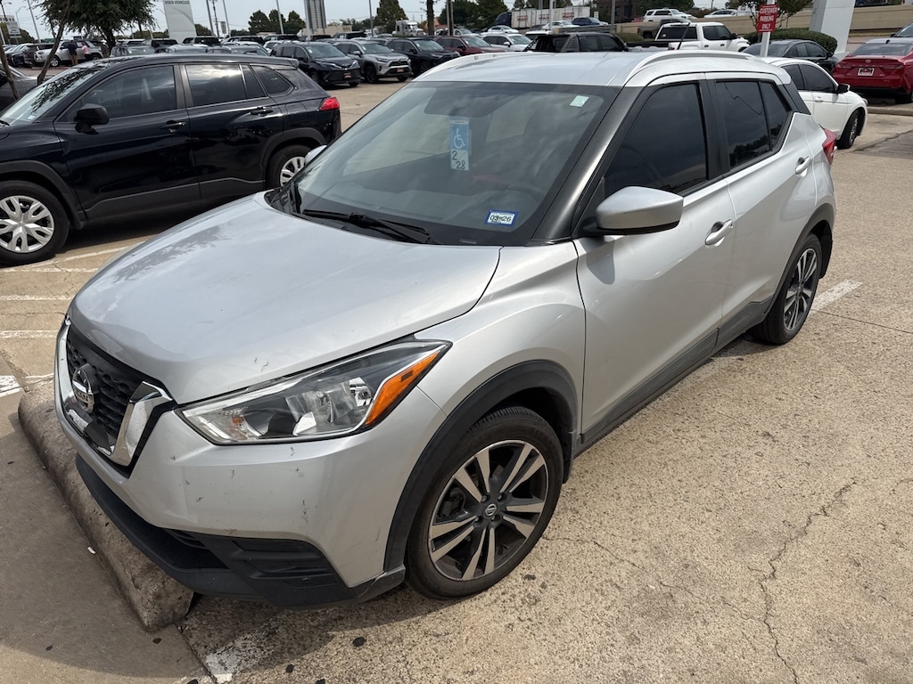 Used 2018 Nissan Kicks SV w/17-in Alloy/Apple Carplay/Android SUV