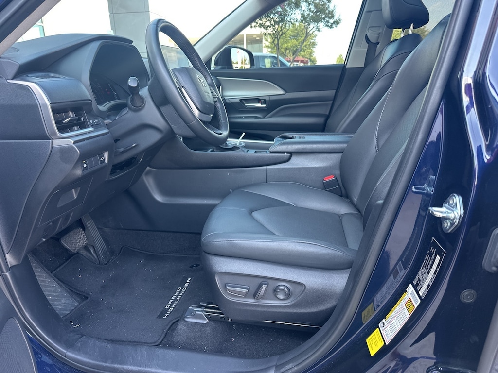 Used 2024 Toyota Grand Highlander XLE w/Panoramic Roof/Navigation SUV