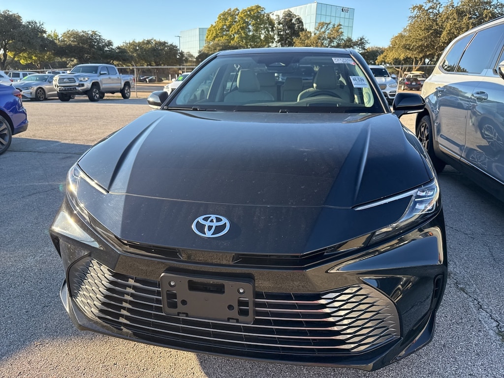 Used 2025 Toyota Camry XLE Premium w/Panoramic Glass Roof/Lthr/HUD Sedan