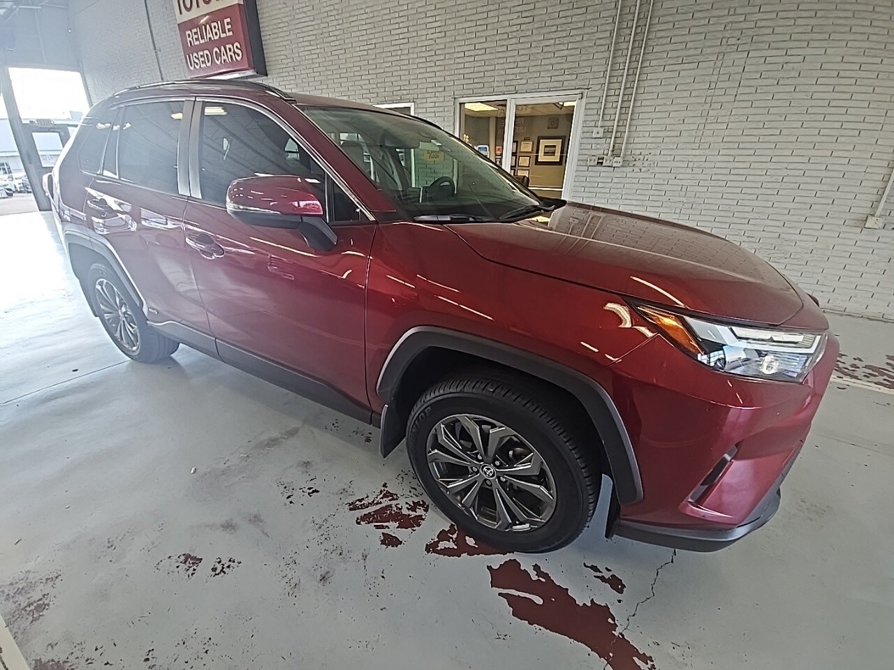 2024 Toyota RAV4 Hybrid XLE Premium photo 3