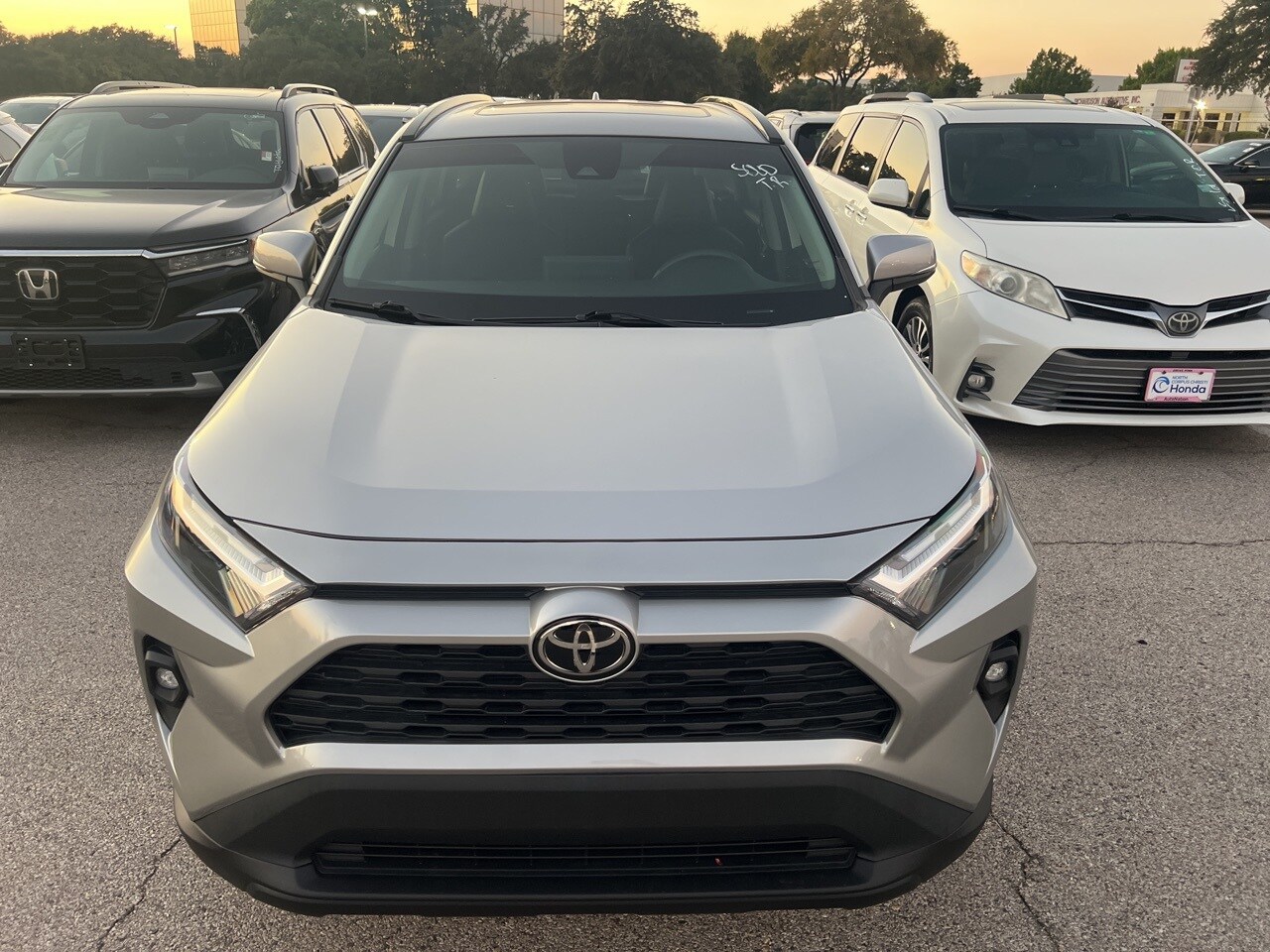 2022 Toyota RAV4 XLE Premium photo 2