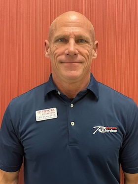 Staff member Lee Schuster from ID_b49f554ce349