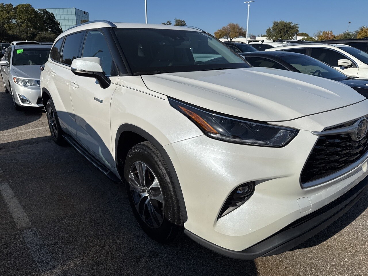 2021 Toyota Highlander Hybrid XLE photo 3