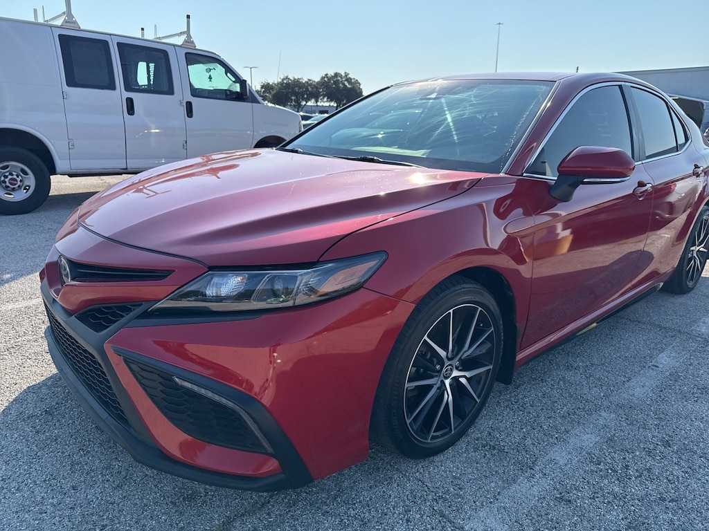 Used 2022 Toyota Camry SE w/18-in Black Machined-Finish Alloy Sedan