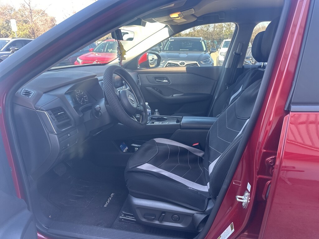 Used 2023 Nissan Rogue SV w/18-Inch Aluminum Alloy Wheels SUV