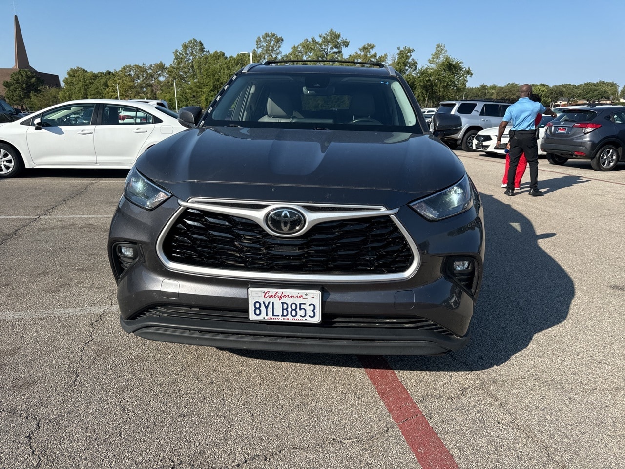 Used 2022 Toyota Highlander XLE with VIN 5TDHZRAHXNS543295 for sale in Richardson, TX