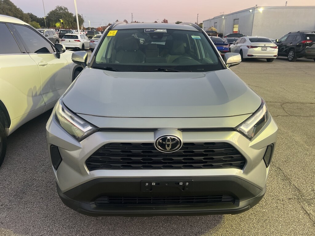 Used 2022 Toyota RAV4 XLE w/Convenience Pkg/Moonroof/17-in Alloy SUV