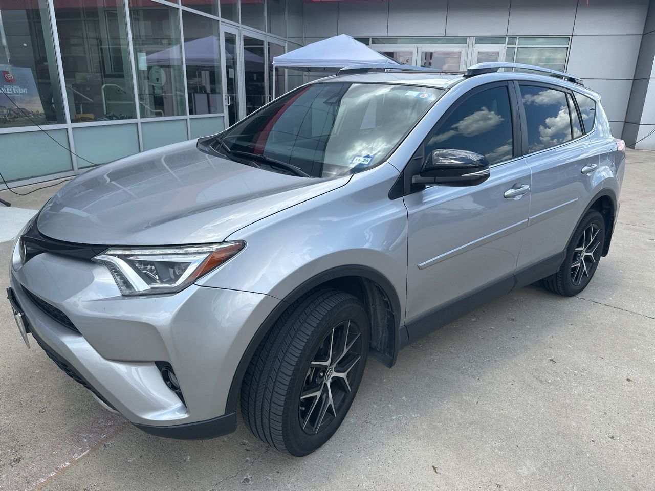 2018 Toyota RAV4 SE's photo