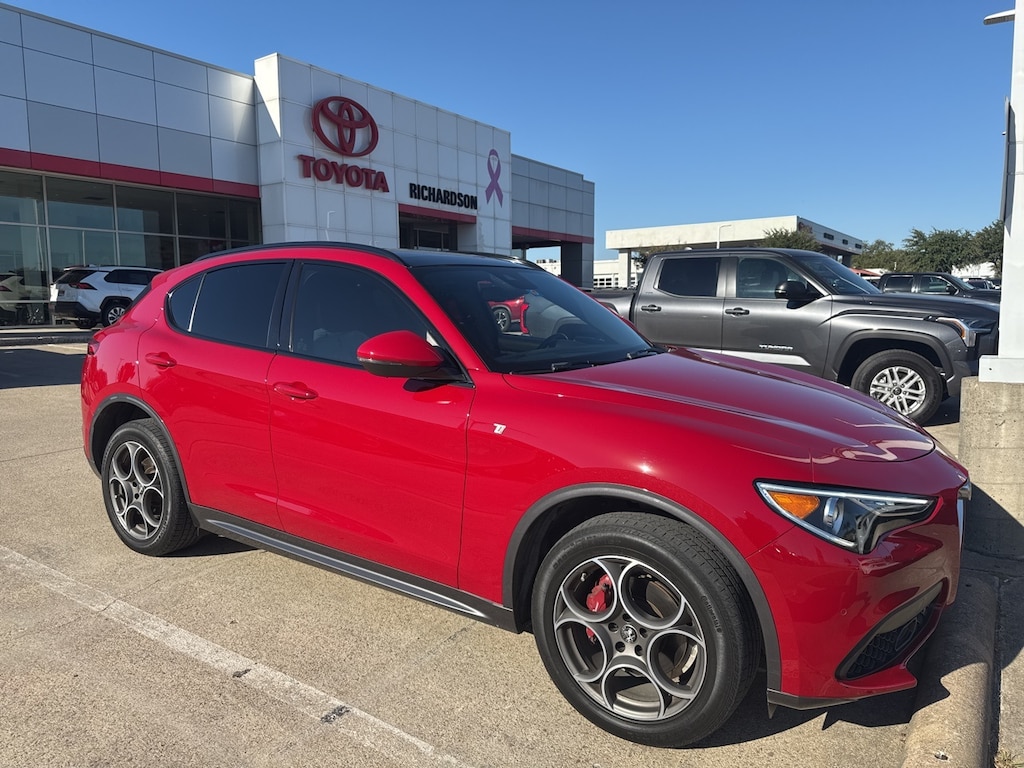 Used 2022 Alfa Romeo Stelvio Ti w/Navigation/Moonroof/Leather SUV