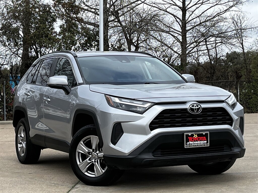 Used 2024 Toyota RAV4 XLE w/Smart-Key/17-Inch 5-Spoke Silver Alloy SUV