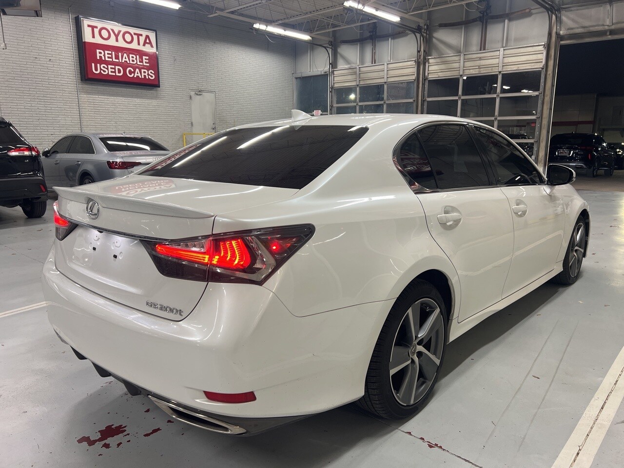 2016 Lexus GS 200t photo 2