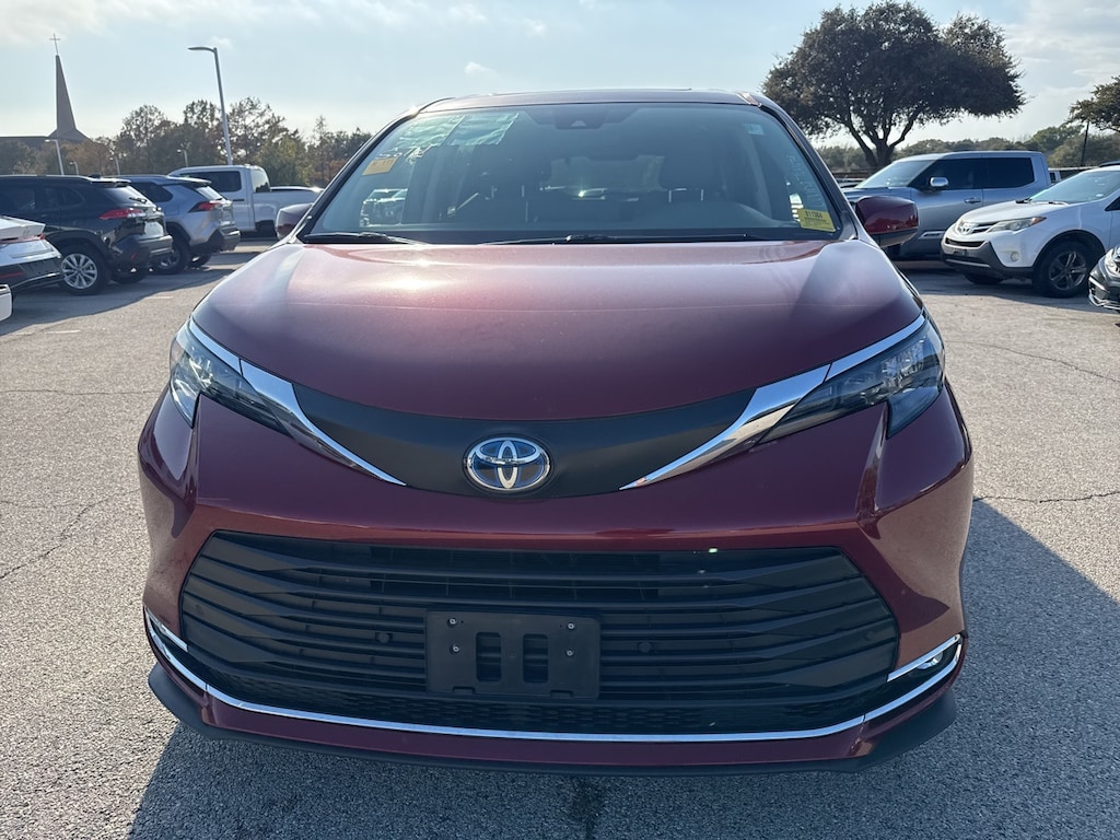 Used 2024 Toyota Sienna XLE 7 Passenger Van Passenger Van