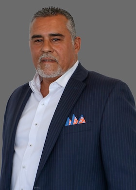 Staff member Robert Alicia from ID_609e16278992