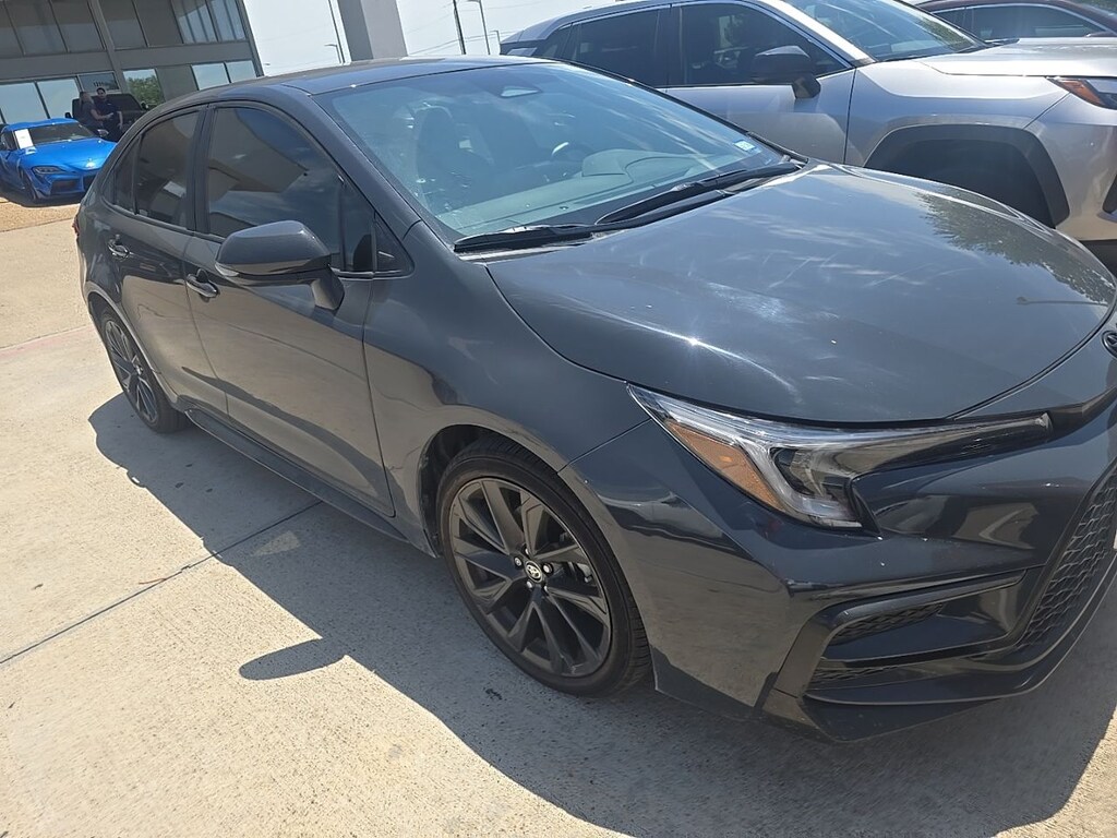 Used 2024 Toyota Corolla SE w/ 18 Alloy w/Graphite-Colored Finish Sedan