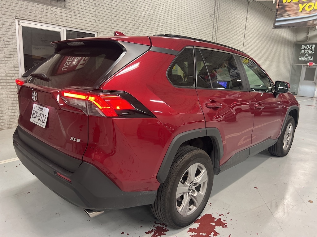 Used 2025 Toyota RAV4 XLE w/Wheels: 17-in 5-Spoke Silver Alloy SUV