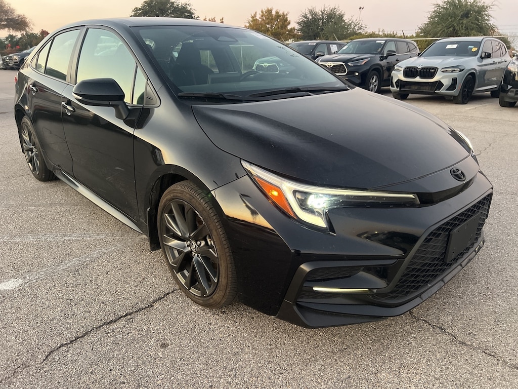 Used 2025 Toyota Corolla SE w/18-in Alloy w/Graphite-Colored Finish Sedan
