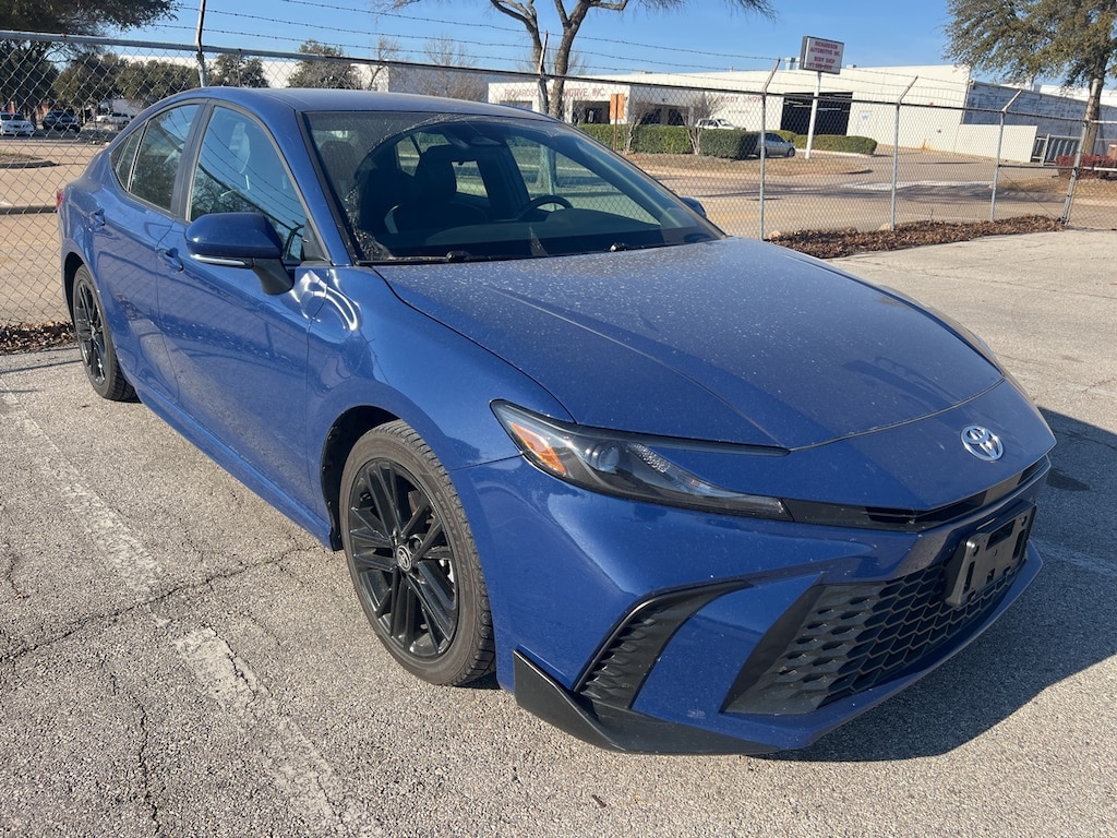 Used 2025 Toyota Camry SE w/18-in Black-Finished Alloy/8-in Multimedia Au Sedan