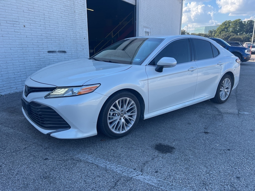 Used 2019 Toyota Camry XLE w/Perforated Leather/18-in Alloy Sedan